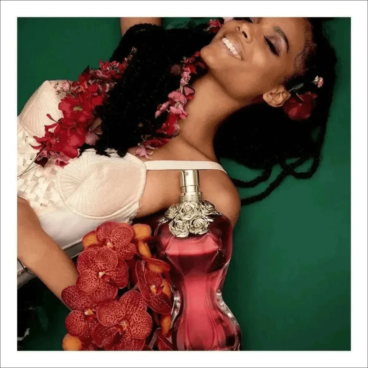 Perfume Belle Jean Paul Gaultier em frasco de torso vermelho - Jm Grife